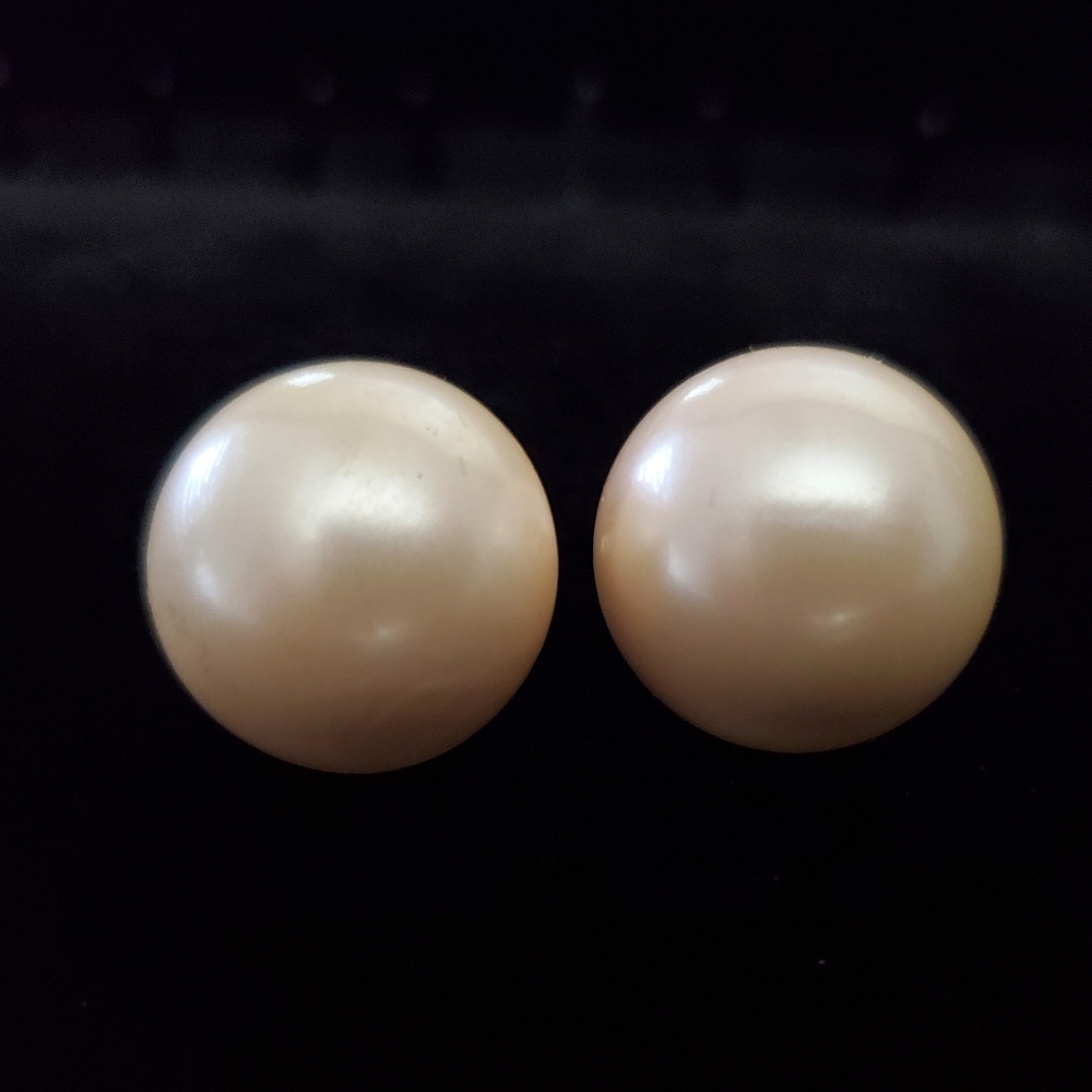 Vintage CORO Champagne Pearl Stud Earrings Satin Cream Costume Jewellery Pearls